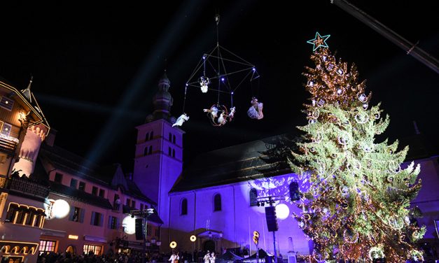 Megève. Show aérien pour l’illumination du sapin 2019