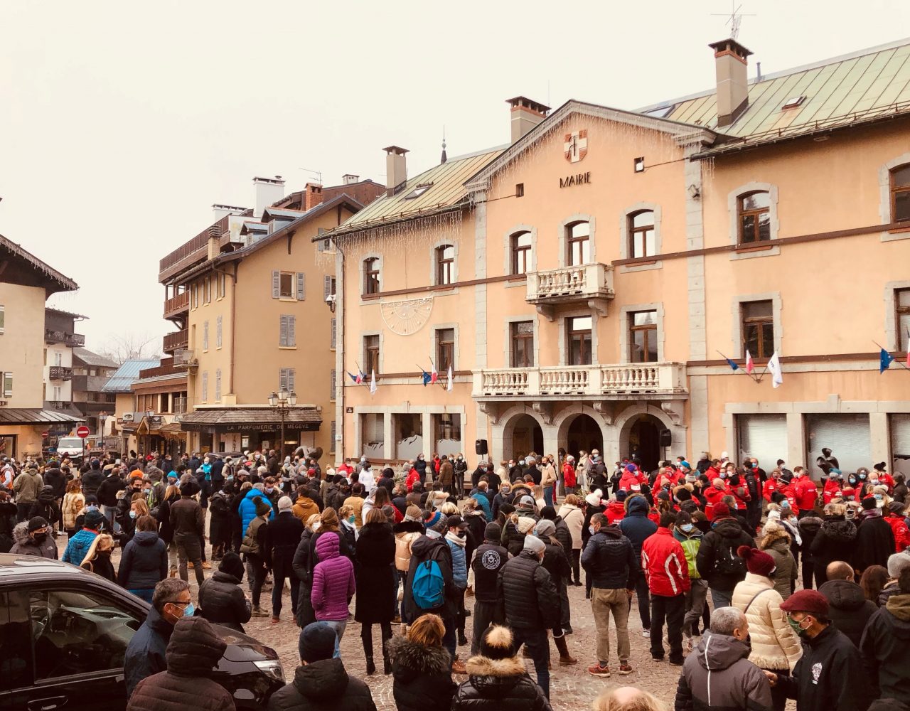 300 manifestants à Megève contre la fermeture des remontées mécaniques