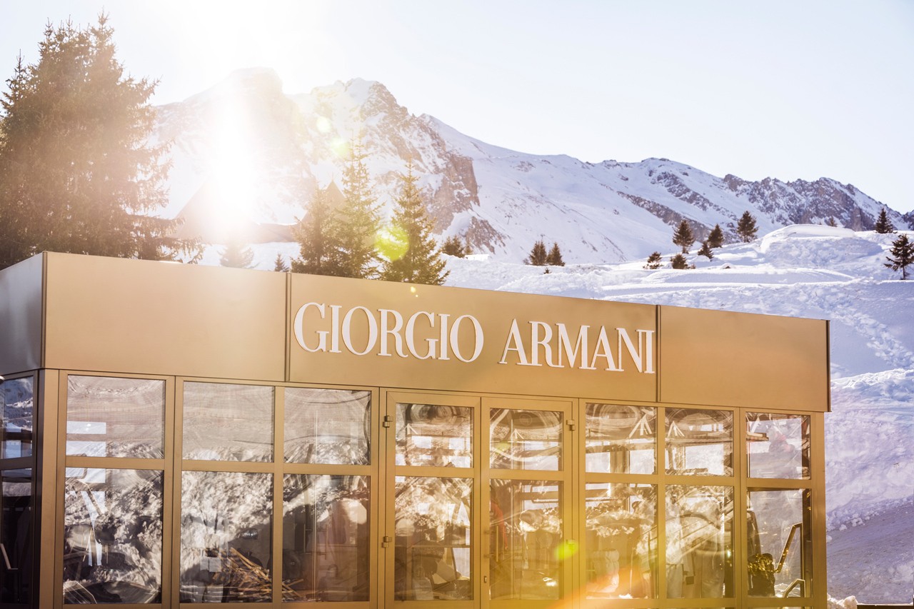 Le vaisseau hivernal de Giorgio Armani se pose à Megève