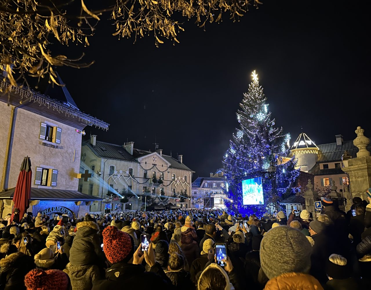 Illumination du sapin de Megève. Une vraie fête, One More Time*