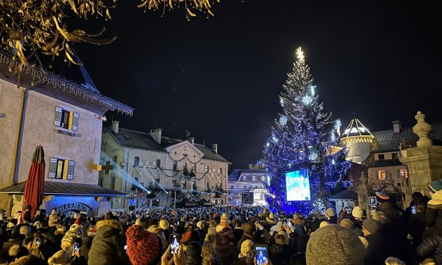 Illumination du sapin de Megève. Une vraie fête, One More Time*